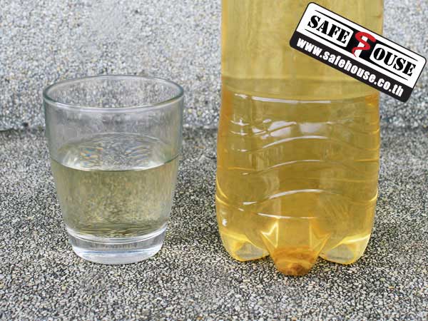     (ซ้าย) น้ำในแก้วผ่านการกรองจาก Frontier Pro military (ขวา) น้ำจากแหล่งน้ำธรรมชาติ